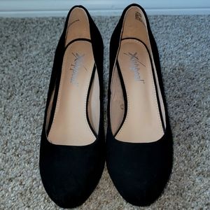 Xappeal Black Faux Suede Size 6 heels
